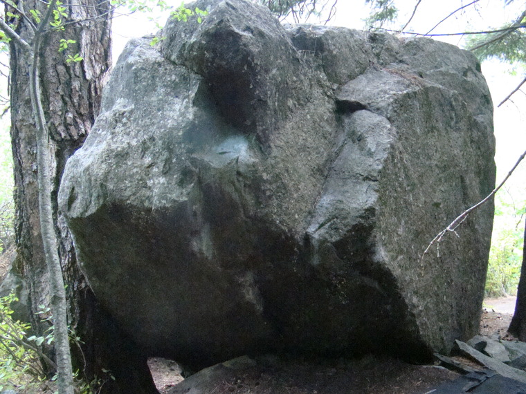 Straightaway Boulders