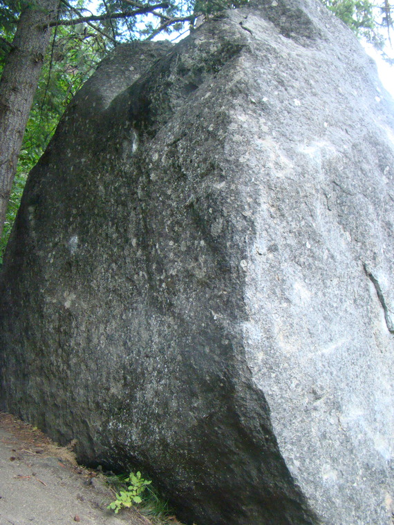 Straightaway Boulders