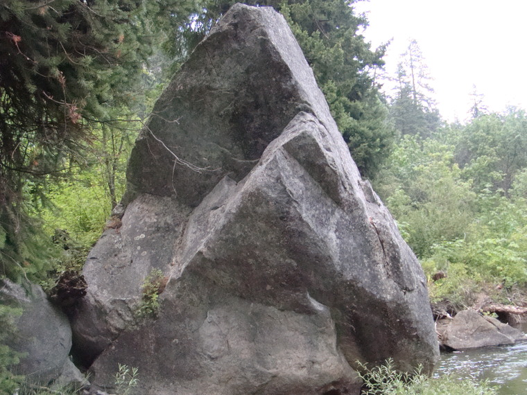 Straightaway Boulders