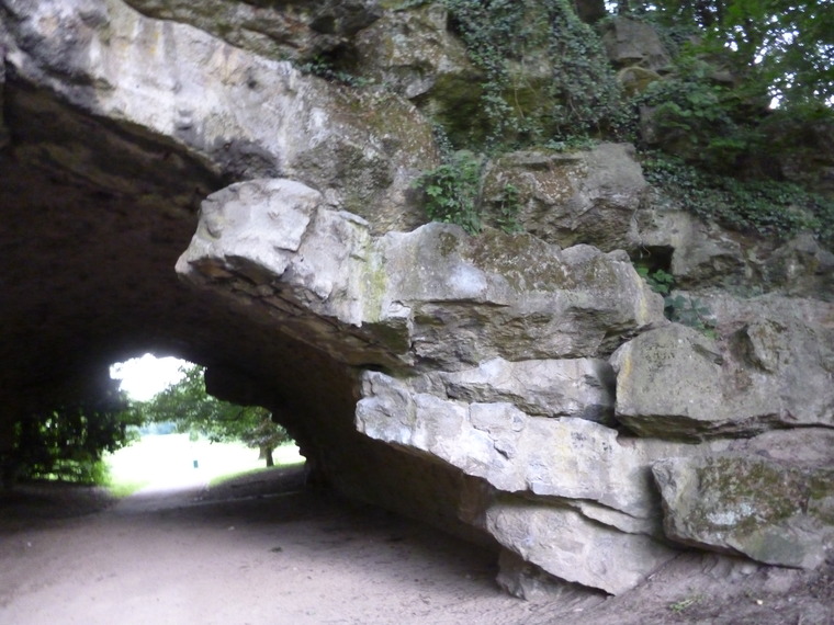 Blocs à l'extérieur du pont