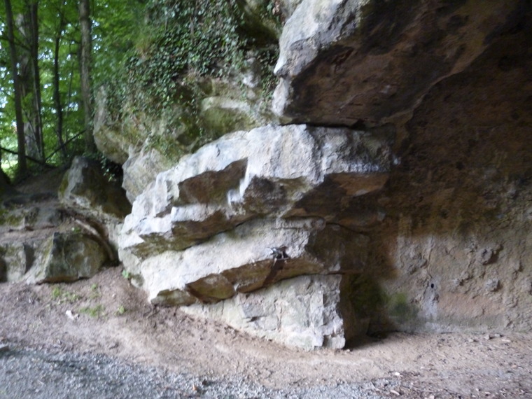 Blocs à l'extérieur du pont