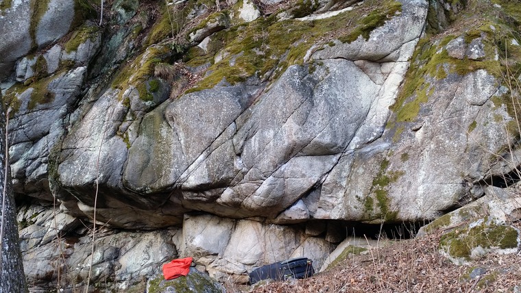 Höger om Ingmars vägg (boulder)