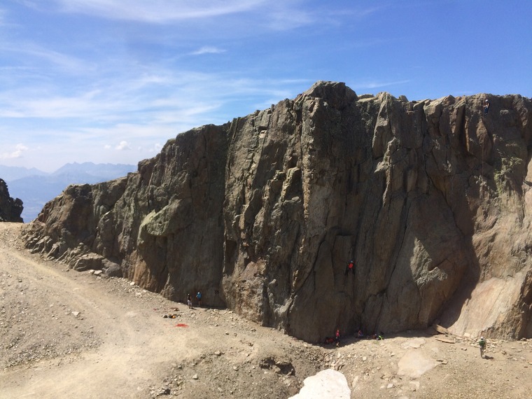 A droite de la brèche