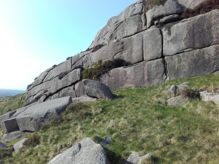 Tournam centre crack