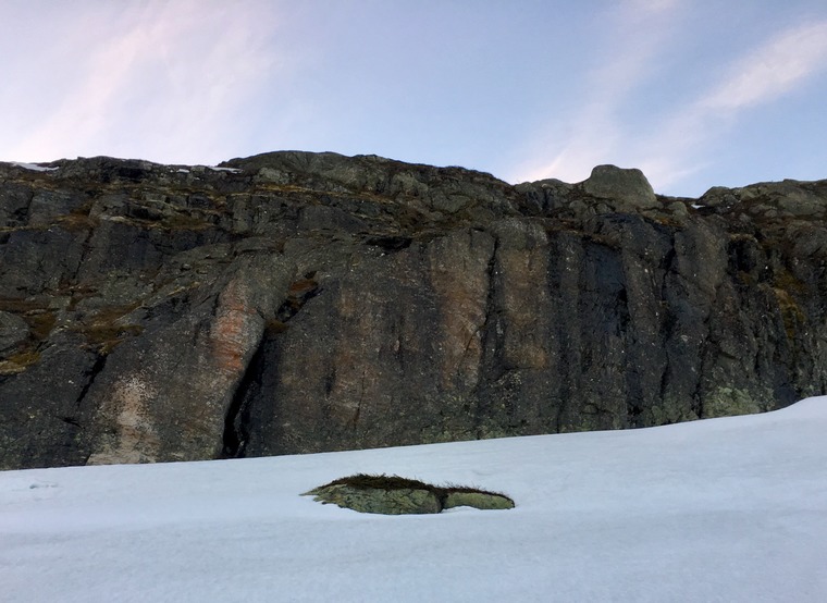 Kalsongklippan, Nedre