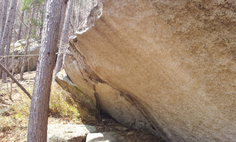 葉月岩 (Hazuki Iwa)