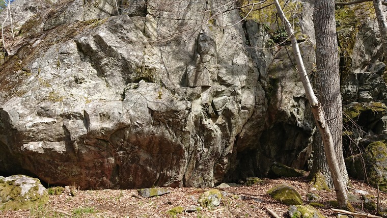 Akropolis: branta väggen