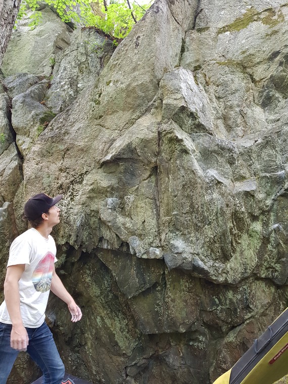 Akropolis: branta väggen