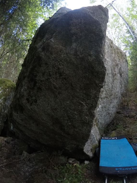 Eldoradon Itäinen monttukivi