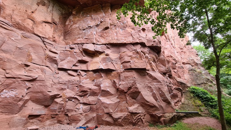 Trop décibels... The Too Loud Sector