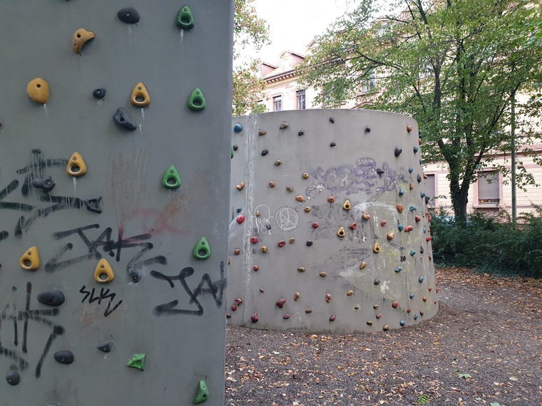 „Boulderwelle“ am Archivplatz