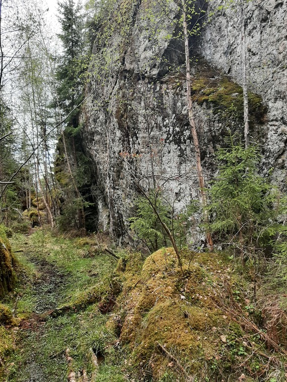 Bear Cave Boulder