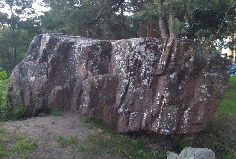 Kadaka puiestee Suurkivi