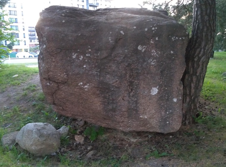 Kadaka puiestee Suurkivi