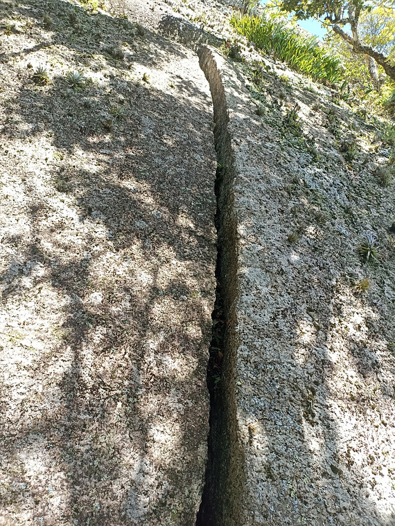 Pedra do vôo abaixo do cume