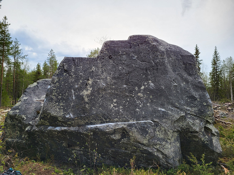 Ärräpää Boulder