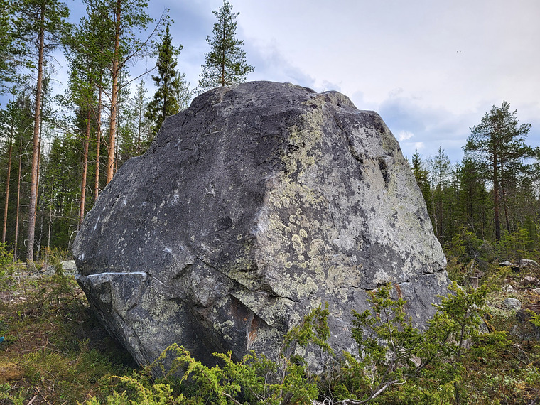 Ärräpää Boulder