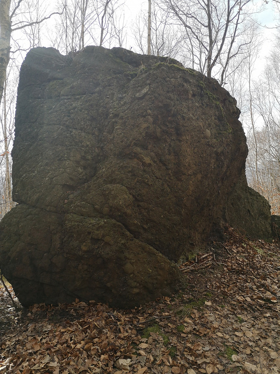 Skałka Obok Byłego Punktu Widokowego 