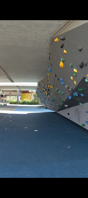 Outdoor boulderhal 
