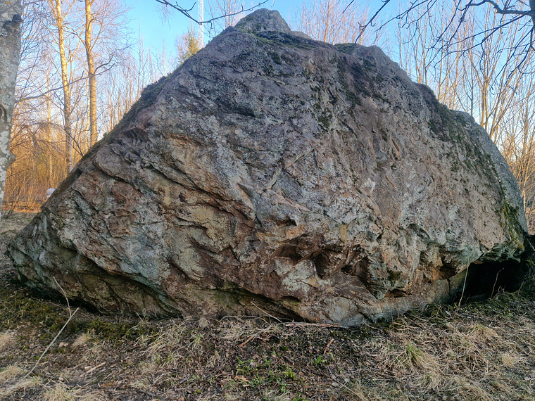 "Vadelmametsän kivi"