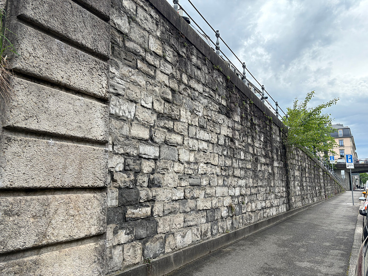 Le mur des réformés droit