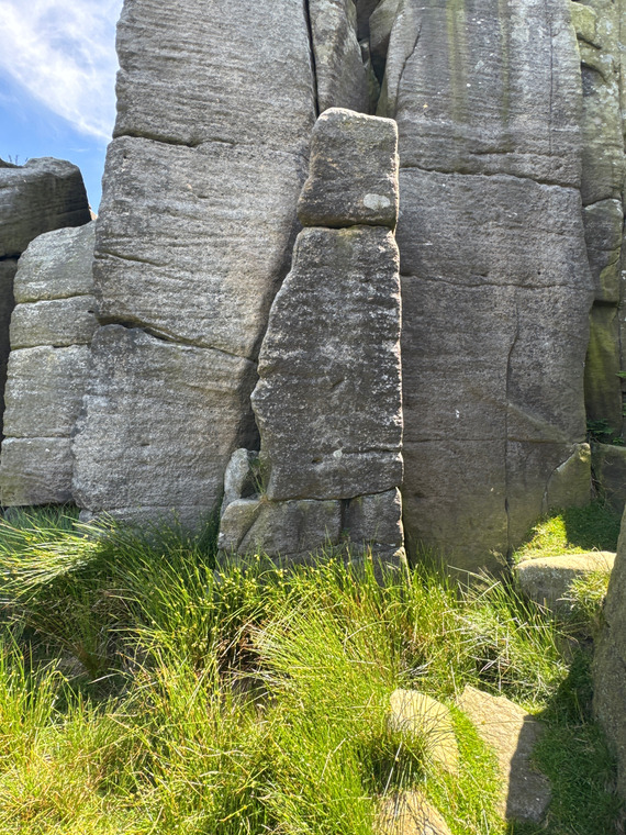 Compression boulder 